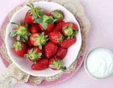 Amaretto Sour Cream Strawberries