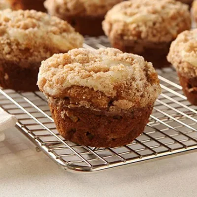 Apple Raisin Muffins with Crumbly Streusel Topping