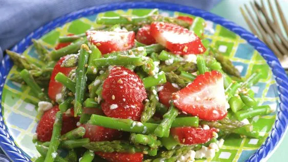 Asparagus Strawberry Salad