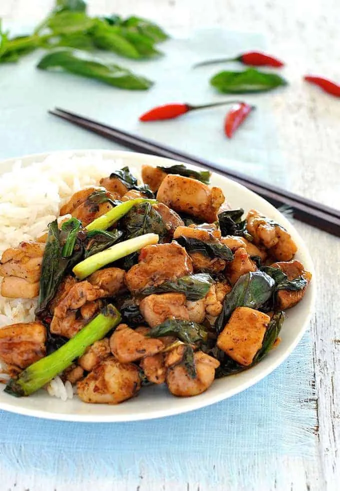 Authentic Thai Basil Chicken Recipe – Easy & Flavorful
