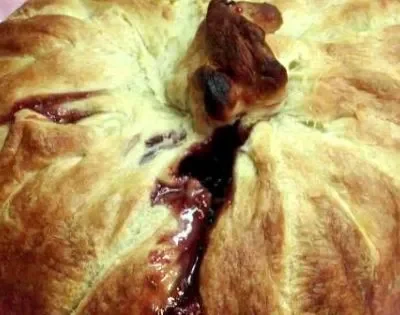 Baked Brie In Puff Pastry With Apricot Or