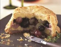 Baked Brie With Grapes