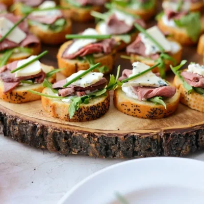 Beef Tenderloin And Arugula Toasts