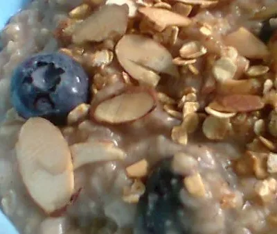 Berry Almond Crumble Oatmeal