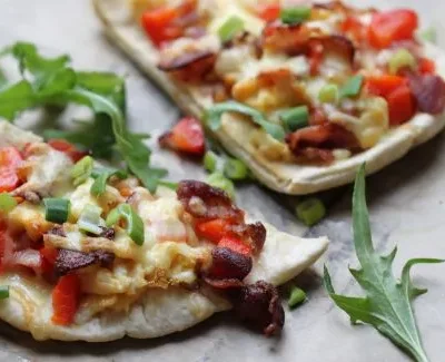 Breakfast Pita Pizza