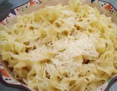 Butter And Cheese Noodles Makaronia