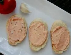 Canapes With Garlicky Tomato Spread