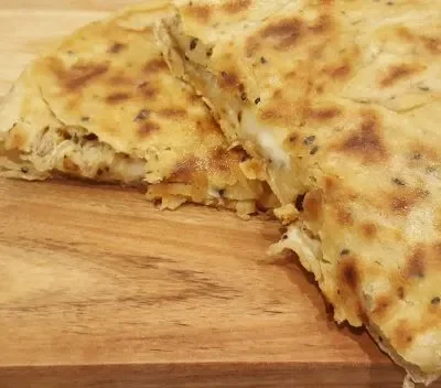 Cheesy Chilli Naan Bread