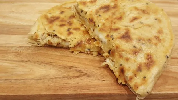 Cheesy Chilli Naan Bread