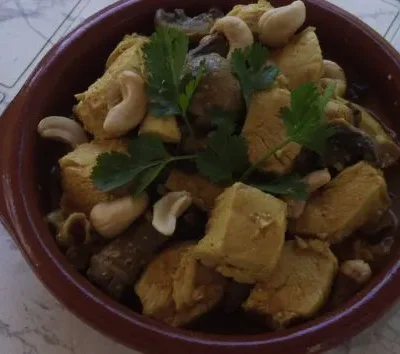 Chicken And Mushrooms In A Nutty Sauce