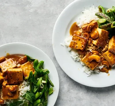 Chicken W/Cashews And Snow Peas