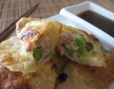 Chinese Steamed Dumplings With Dipping Sauce