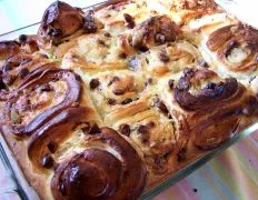 Chocolate And Pistachio Whiligig Buns