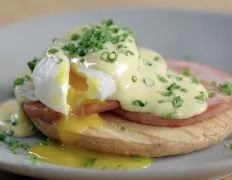 Cloud Bread Eggs Benedict