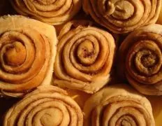 Copycat Cinnabon Rolls With Icing