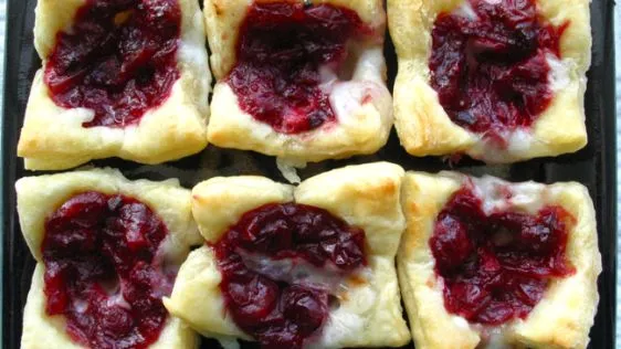 Cranberry Brie Bites