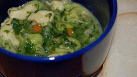 Creamy Spinach Tortellini Soup – Easy One-Pot Recipe