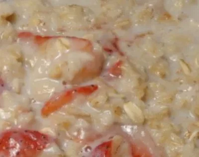 Creamy Strawberry Oatmeal Delight: A Healthy Breakfast Recipe