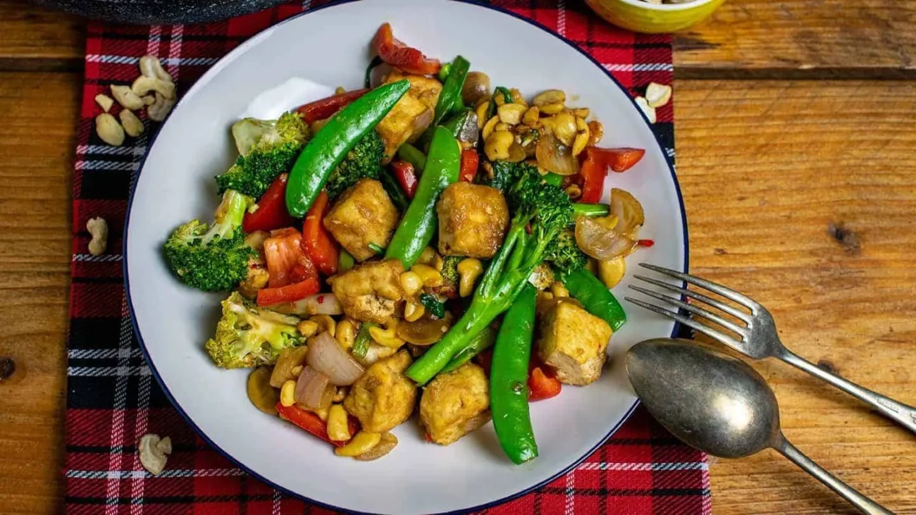 Crispy Cashew and Fresh Vegetable Stir-Fry Recipe
