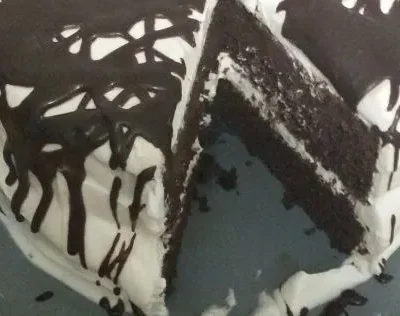 Elegant Black And White Layered Tuxedo Cake Recipe