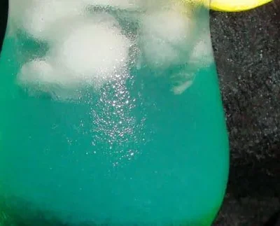 Enticing Azul Bebida - Cocktail
