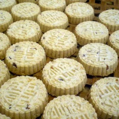 Famous Chinese Almond Cookies