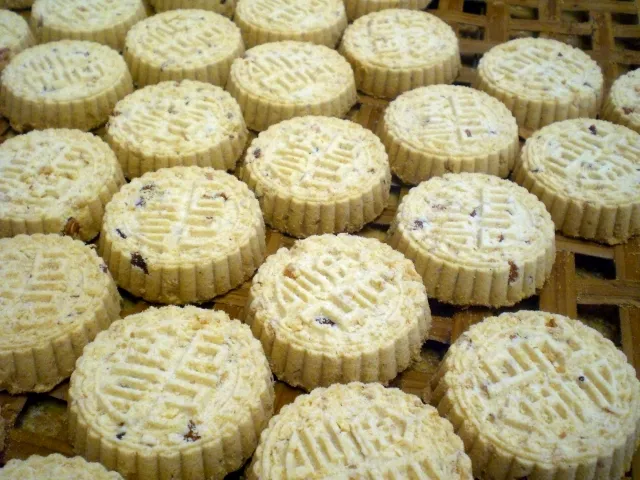 Famous Chinese Almond Cookies