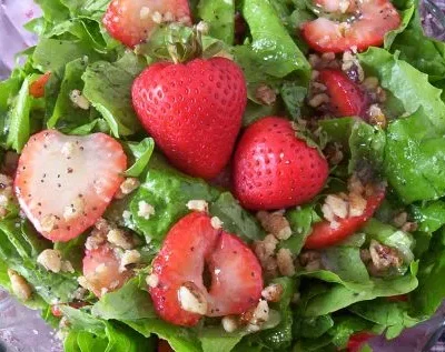 Fresh Spinach And Strawberry Salad With Homemade Dressing