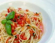 Fresh Tomato and Basil Spaghetti: A Classic Italian Recipe