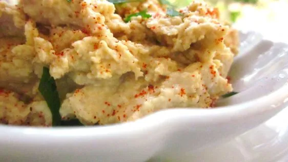 Garlic Lover’s Zesty Hummus Recipe