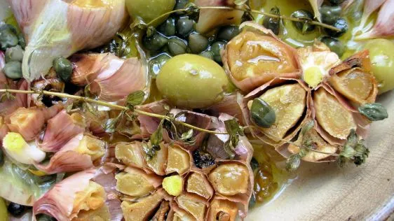 Garlic Olive Oil Plate With Capers