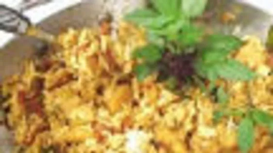 Golden Turmeric Infused Fried Rice: A Flavorful and Healthy Twist