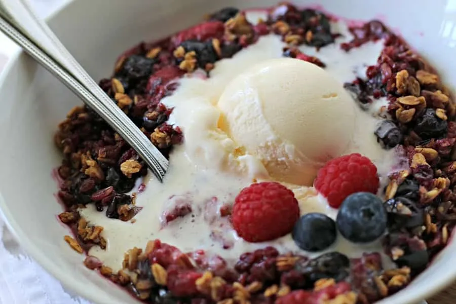 Granola-Topped Caramel Fruit Dip