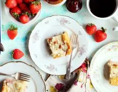 Irresistible Strawberry Crumble Coffee Cake Recipe