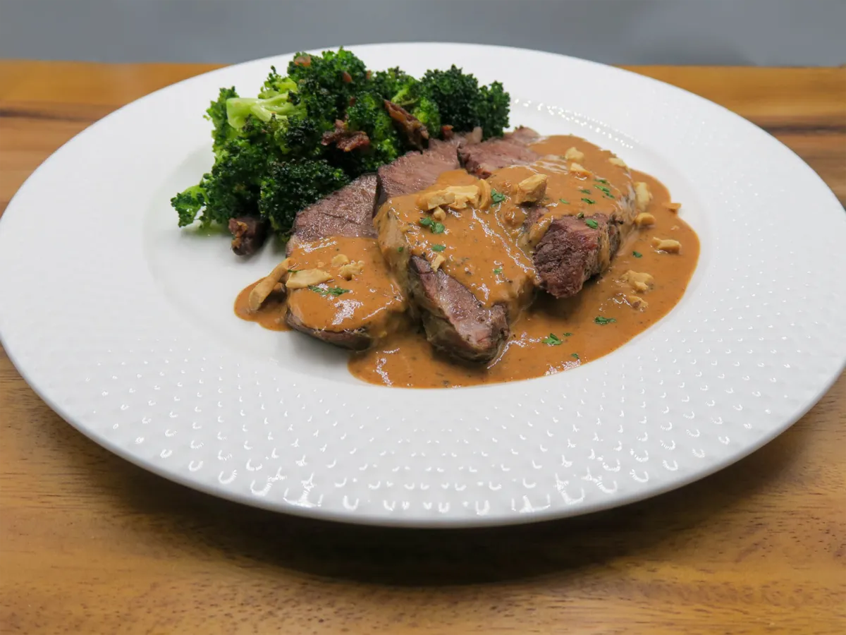 Juicy Beef and Crunchy Cashew Stir-Fry Recipe