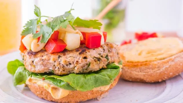 Juicy Thai-Inspired Turkey Burgers with Crunchy Cucumber Pepper Relish
