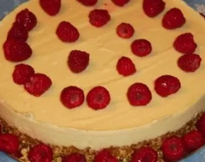 Lemony Cheesecake With Berry Sauce Raw