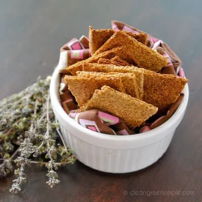 Low Carb Garlic Parmesan Flax Seed Crackers