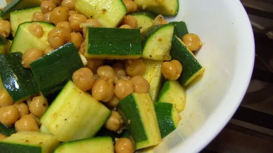 Moroccan Chickpea & Zucchini Salad