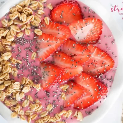 Oatmeal Berry Smoothie Bowl