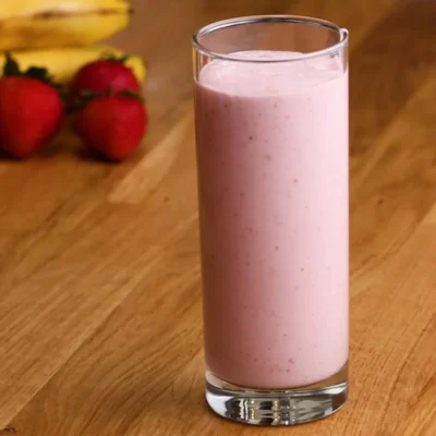 Refreshing Berry Bliss Shake: Strawberry & Raspberry Fusion