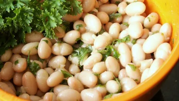 Refreshing Cannellini Bean Salad