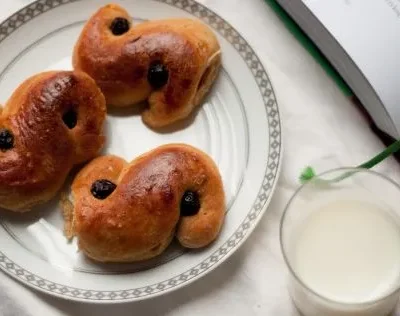 Saint Lucia Buns - Lussekatter - Saffron Buns