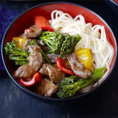 Sizzling Oyster Sauce Beef Stir-Fry with a Spicy Chili Kick