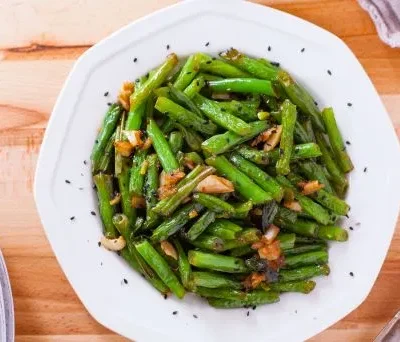 Sizzling Spicy Green Beans And Scallions Stir-Fry Recipe