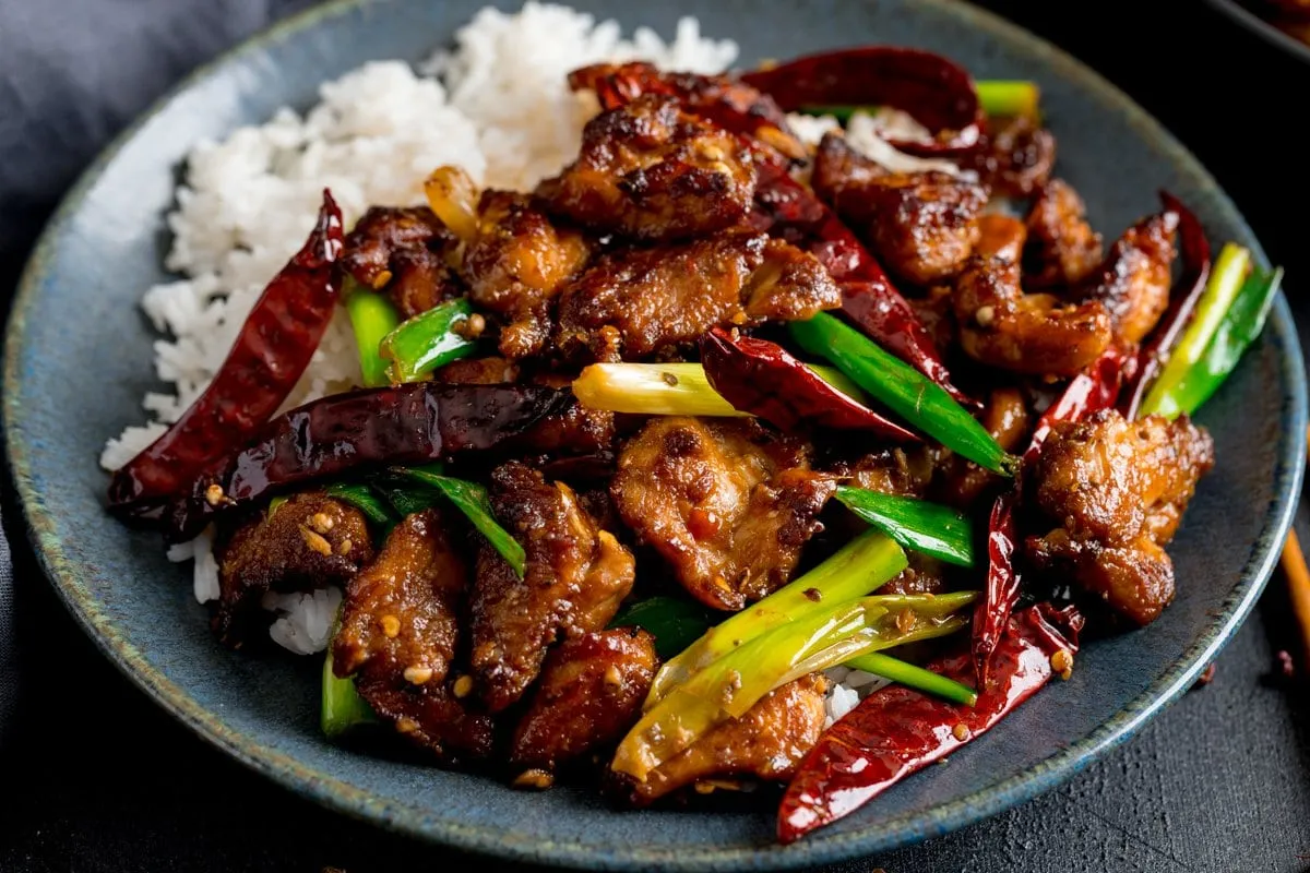 Spicy Szechuan Garlic Chicken Stir-Fry: A Flavorful Chinese Classic