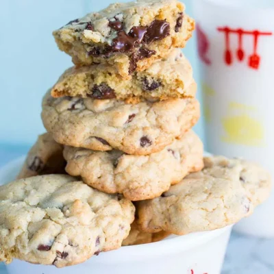 Ultimate Chewy Chocolate Chip Cookie Delight