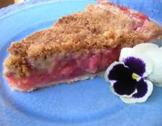 Ultimate Strawberry Rhubarb Crumble Pie Recipe