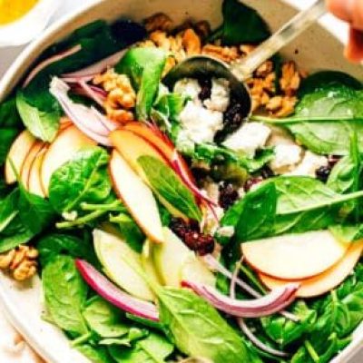 Apple, Spinach, and Toasted Pecan Salad: A Crunchy Delight