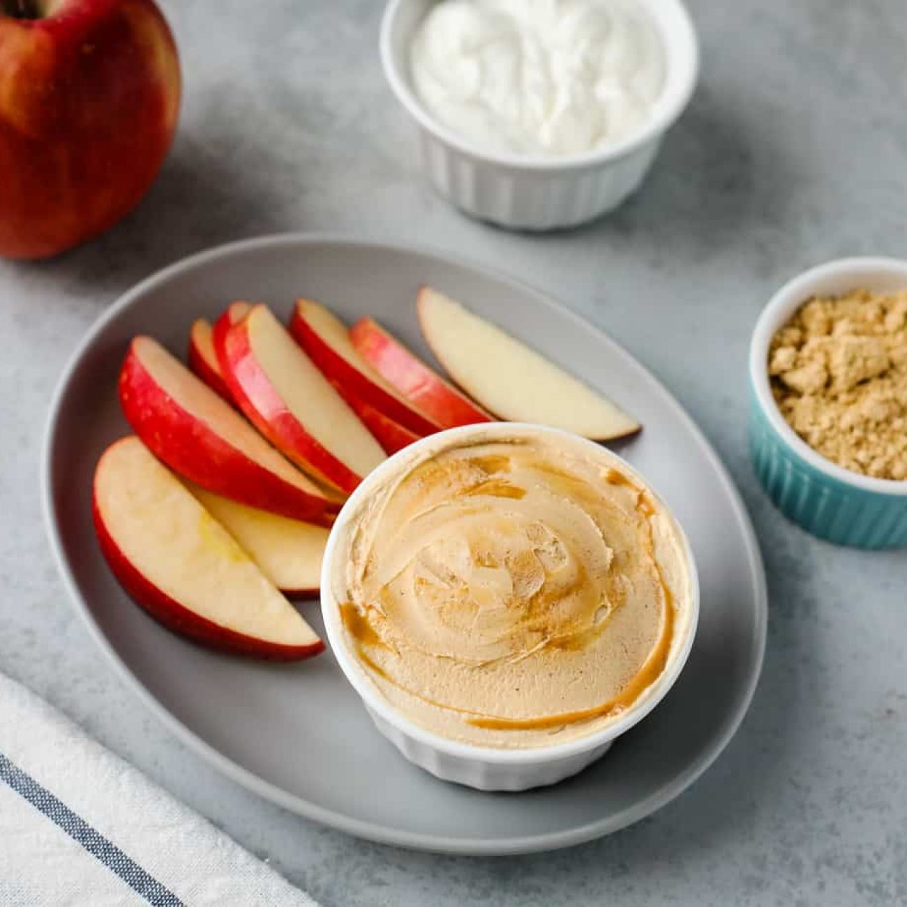 Apples And Peanut Butter Dip